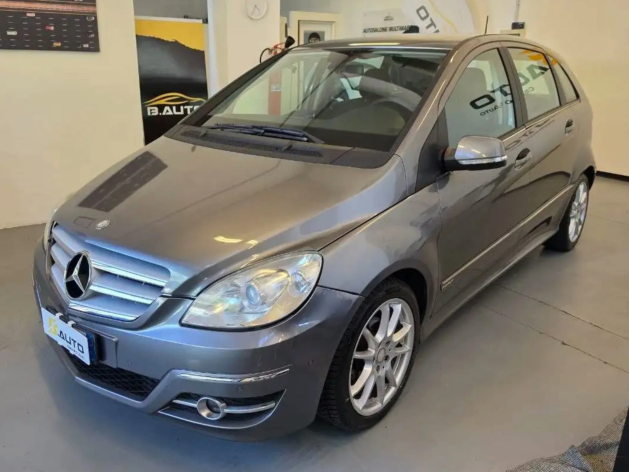 Mercedes-Benz B 180