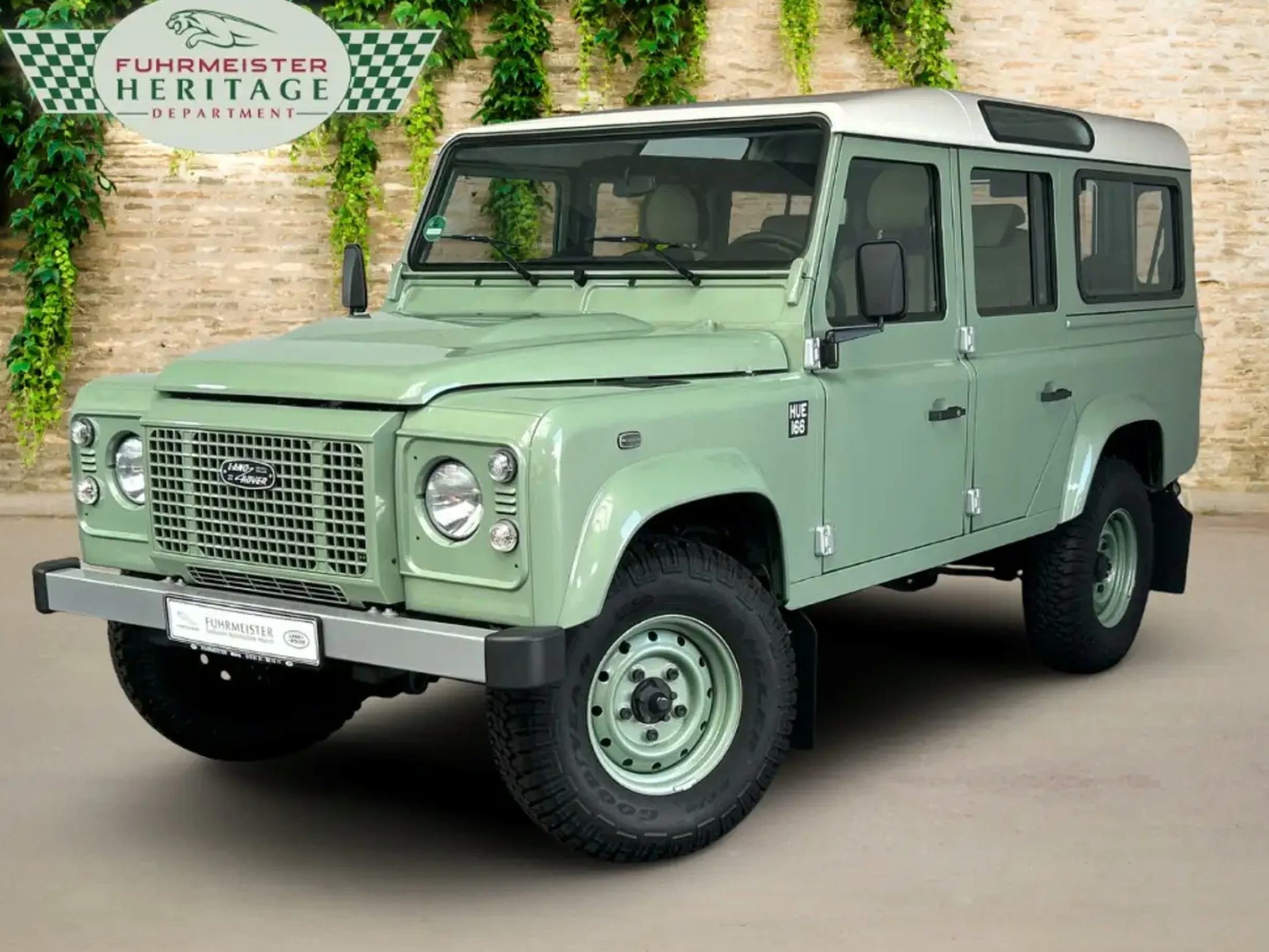 Land Rover Defender 110