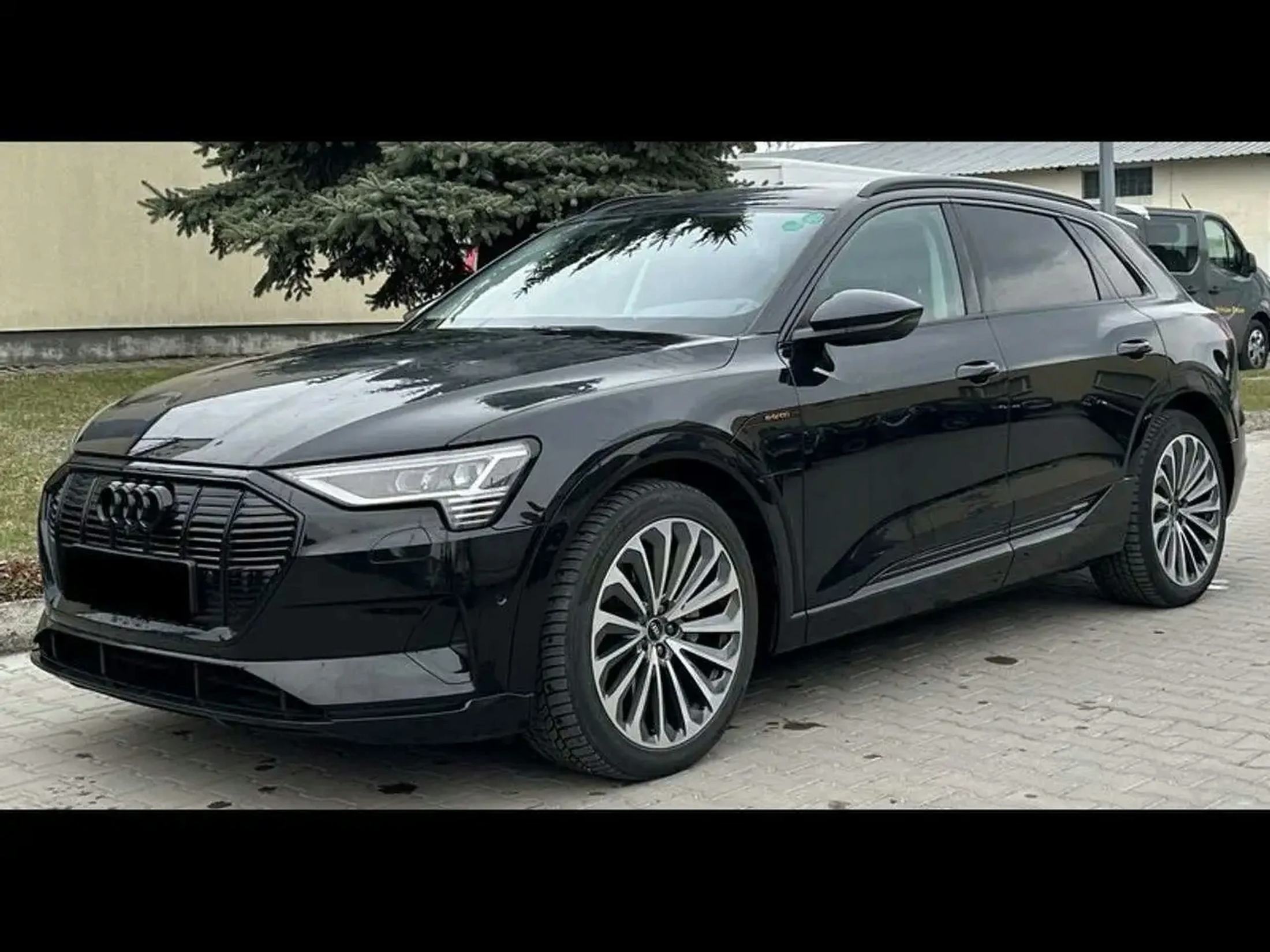 Audi e-tron e-tron