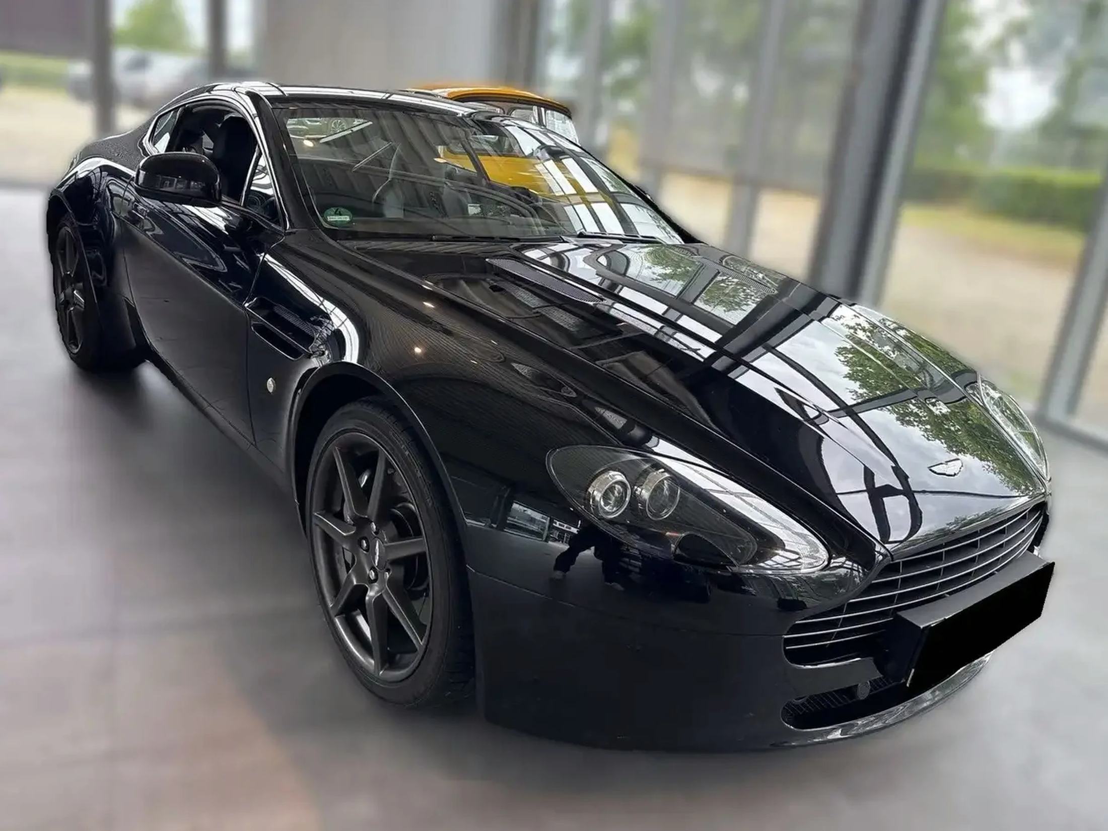 Aston Martin V8