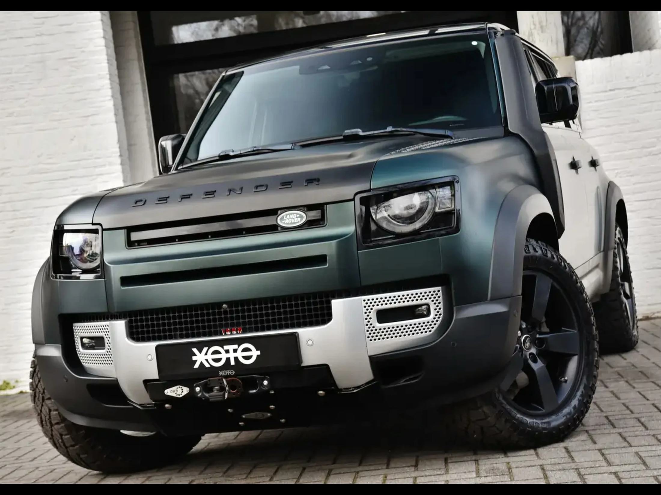 Land Rover Defender 110