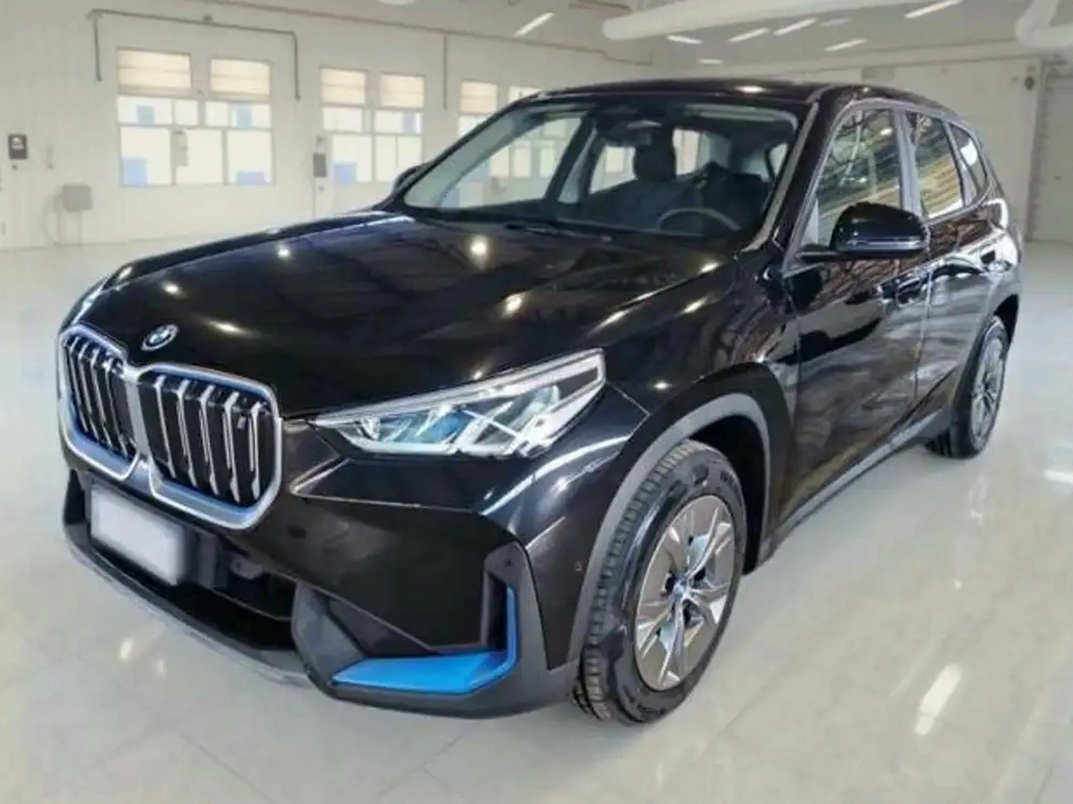 BMW iX1