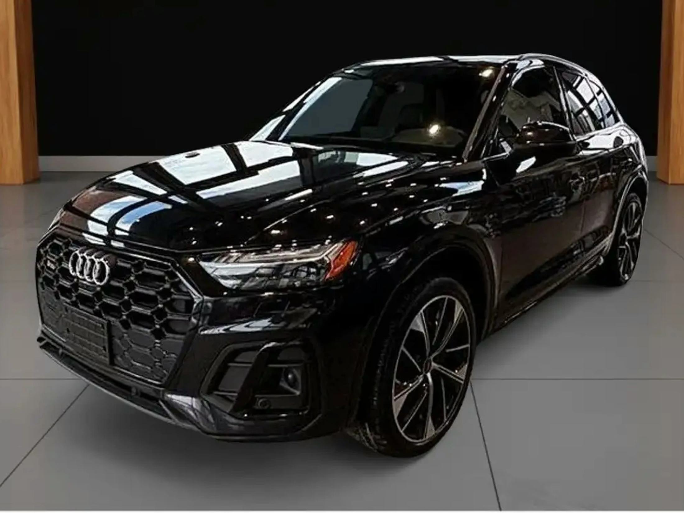 2022 Audi SQ5 Technik Heated seats, Bang & Olufsen sound system,
