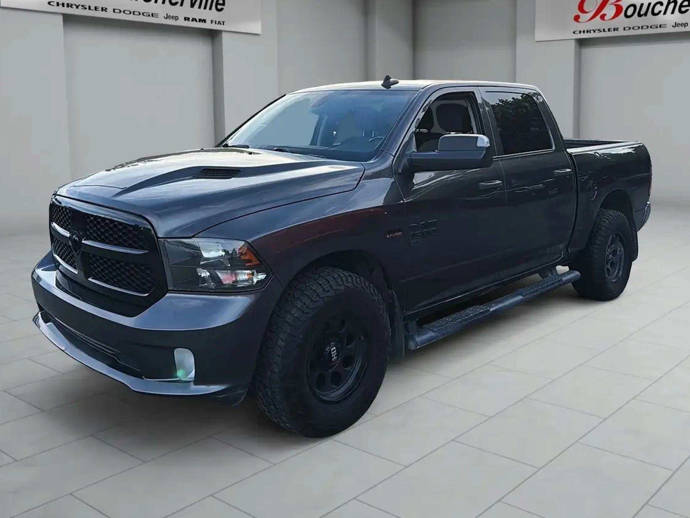 2022 RAM 1500 * EXPRESS * NIGHT * V8 * ATTELAGE * BANC CHAUFF