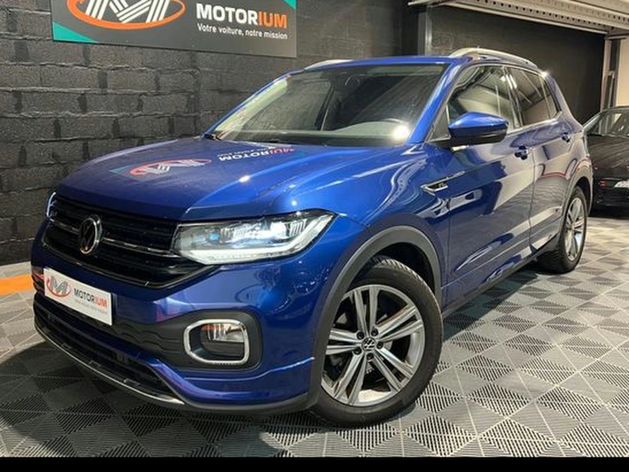 VOLKSWAGEN T-CROSS R-line 1.0 TSI - 110 -DSG 7 - ORIGINE FR - 1ère MAIN - CAM DE RECUL - SUIVI COMPLET