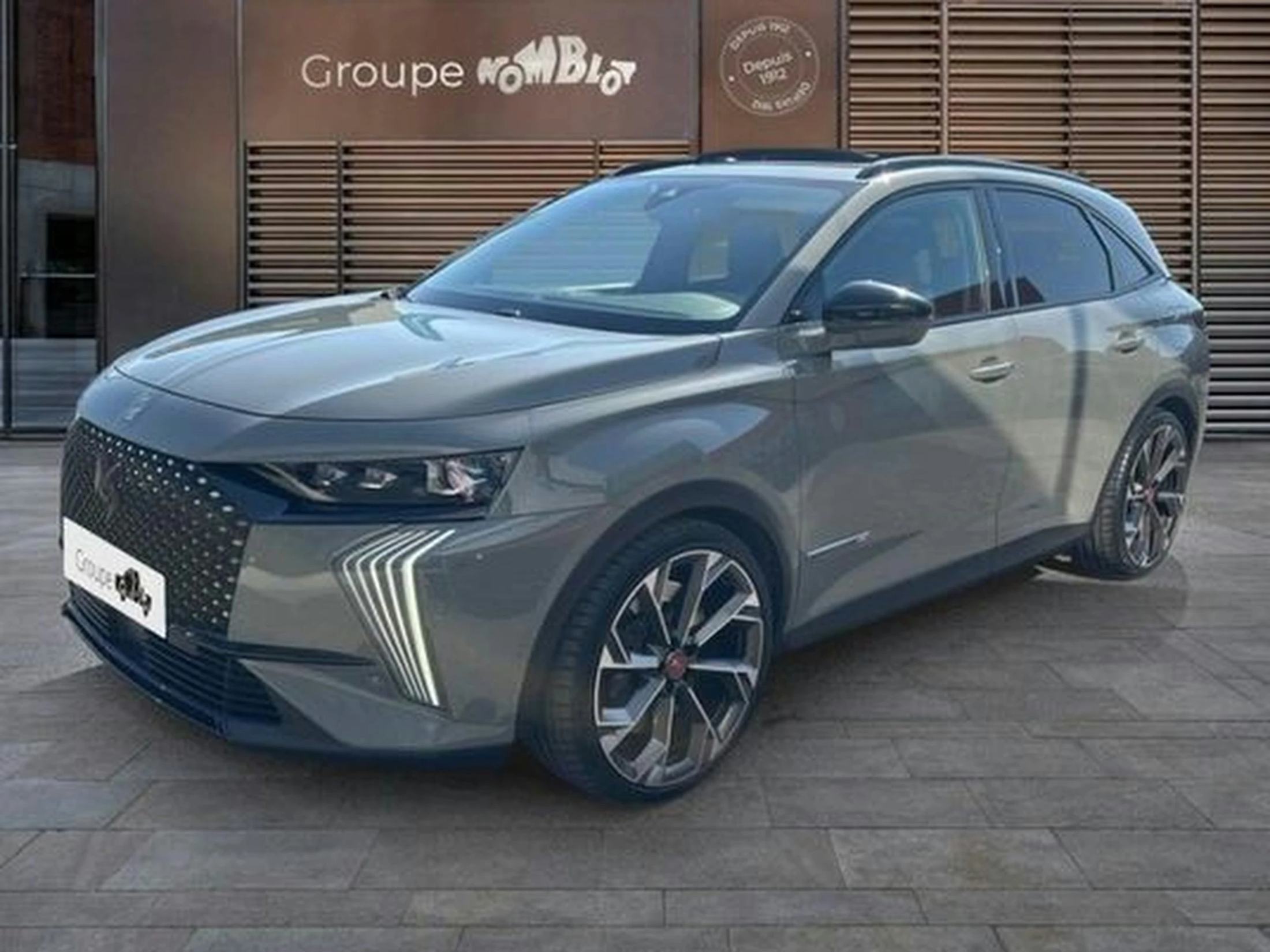 DS 7 Hybride Rechargeable E-Tense 360 EAT8 4x4 La Premiere