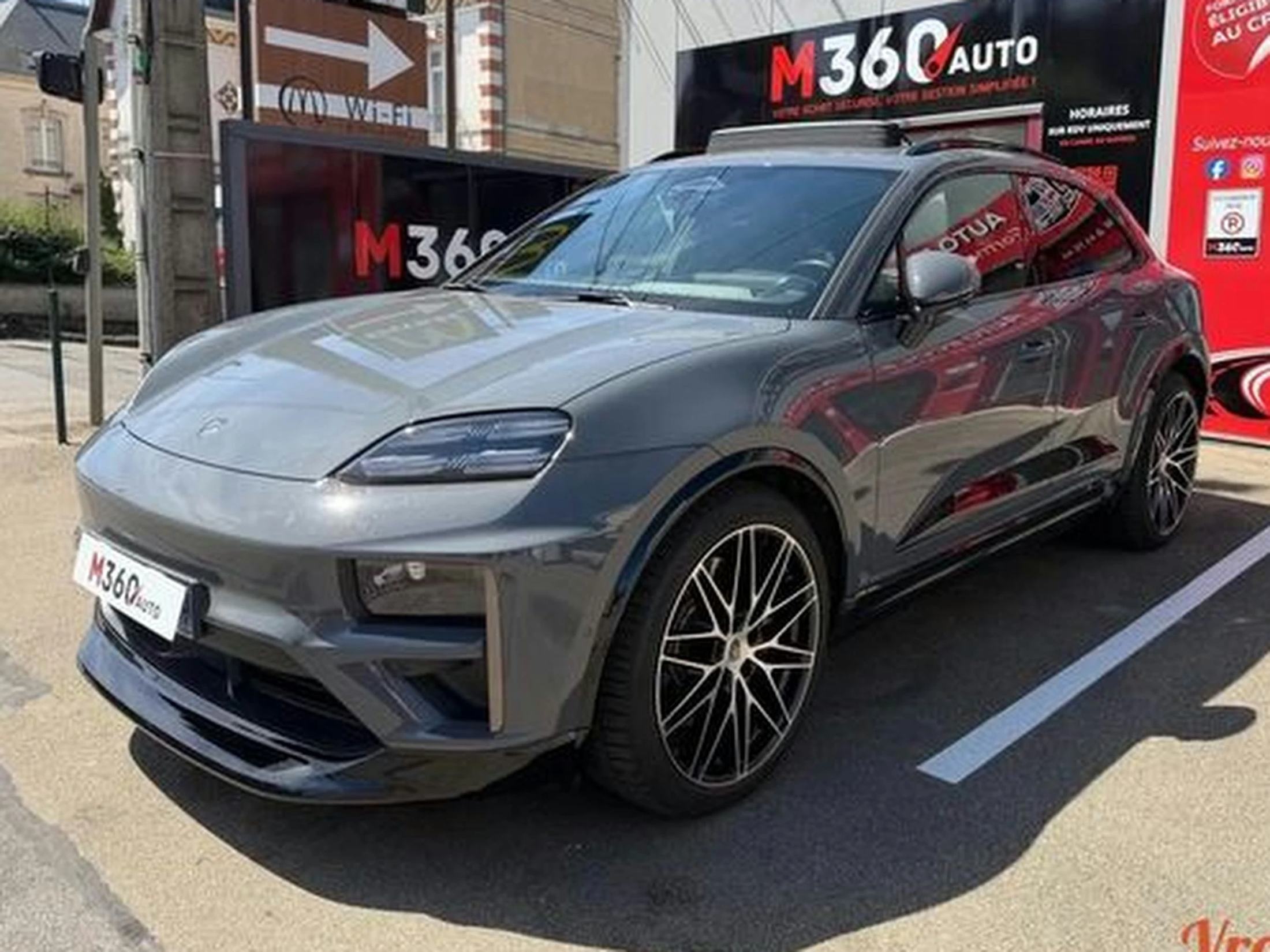 Porsche Macan Turbo 639 CH / Attelage / 1er main / TVA / Toit ouvrant