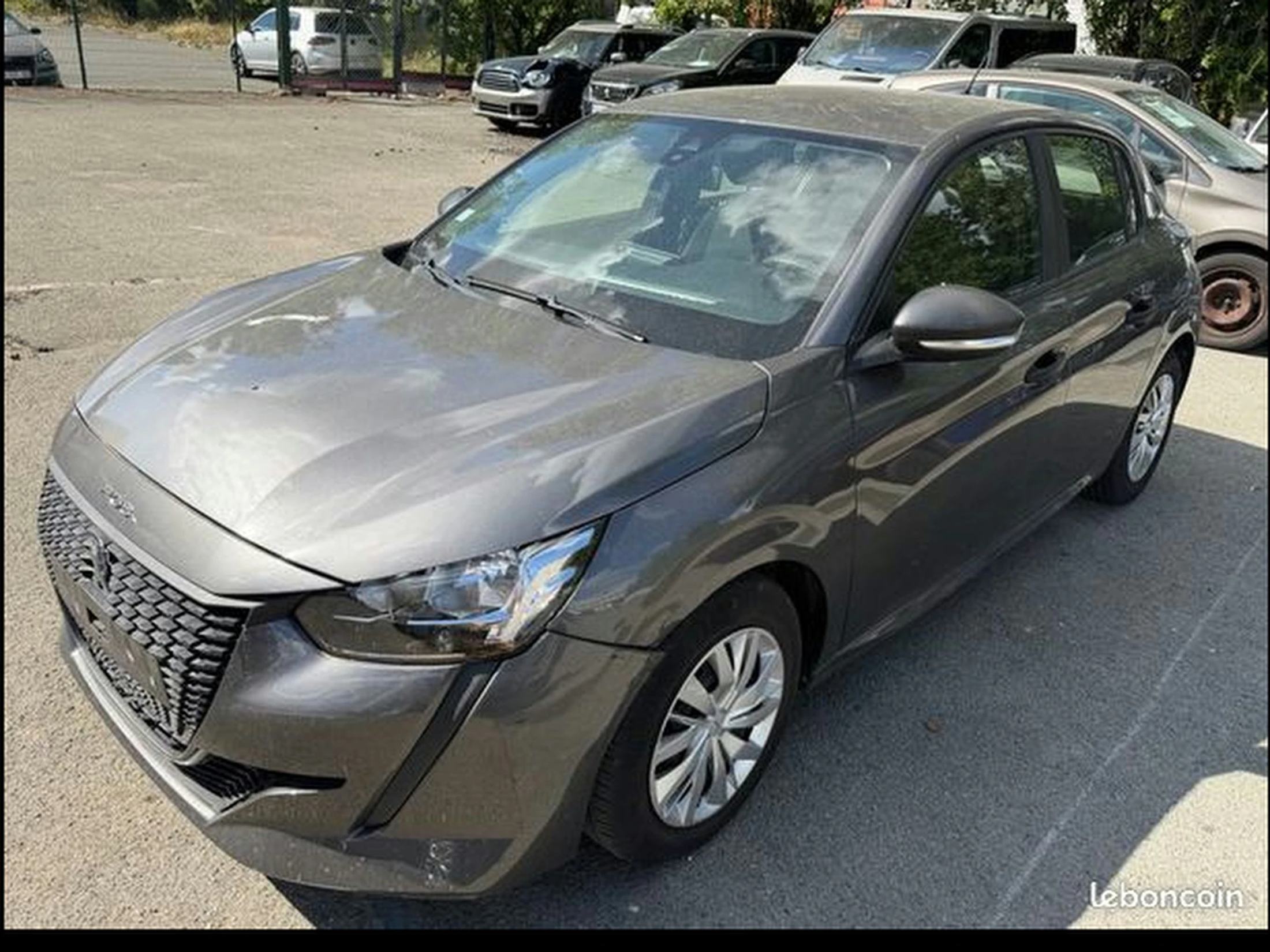 Peugeot 208 légèrement rayé CARTE GRISE OK ✅