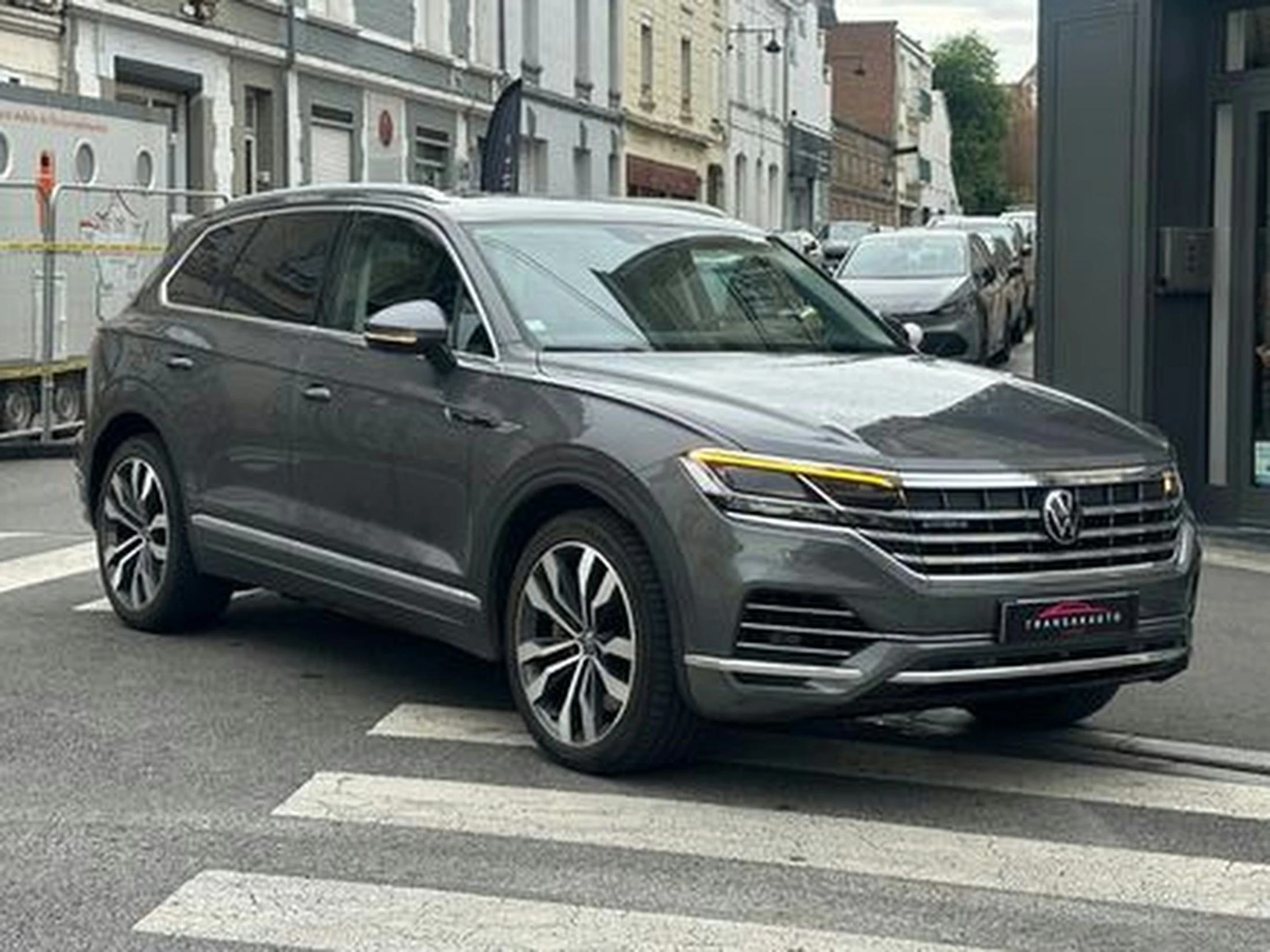 VOLKSWAGEN TOUAREG 3.0 TSI eHybrid 381ch Tiptronic 8 4Motion / VOLANT CHAUFFANT / TOIT OUVRANT / ATTELAGE