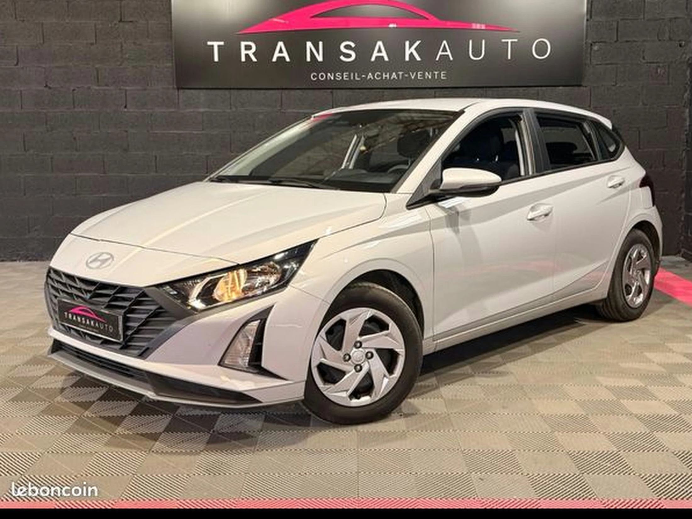 HYUNDAI i20 1.2 84 Initia 1ERE MAIN / GARANTIE CONSTRUCTEUR JUSQU'EN 12/2028 / MOTEUR A CHAINE