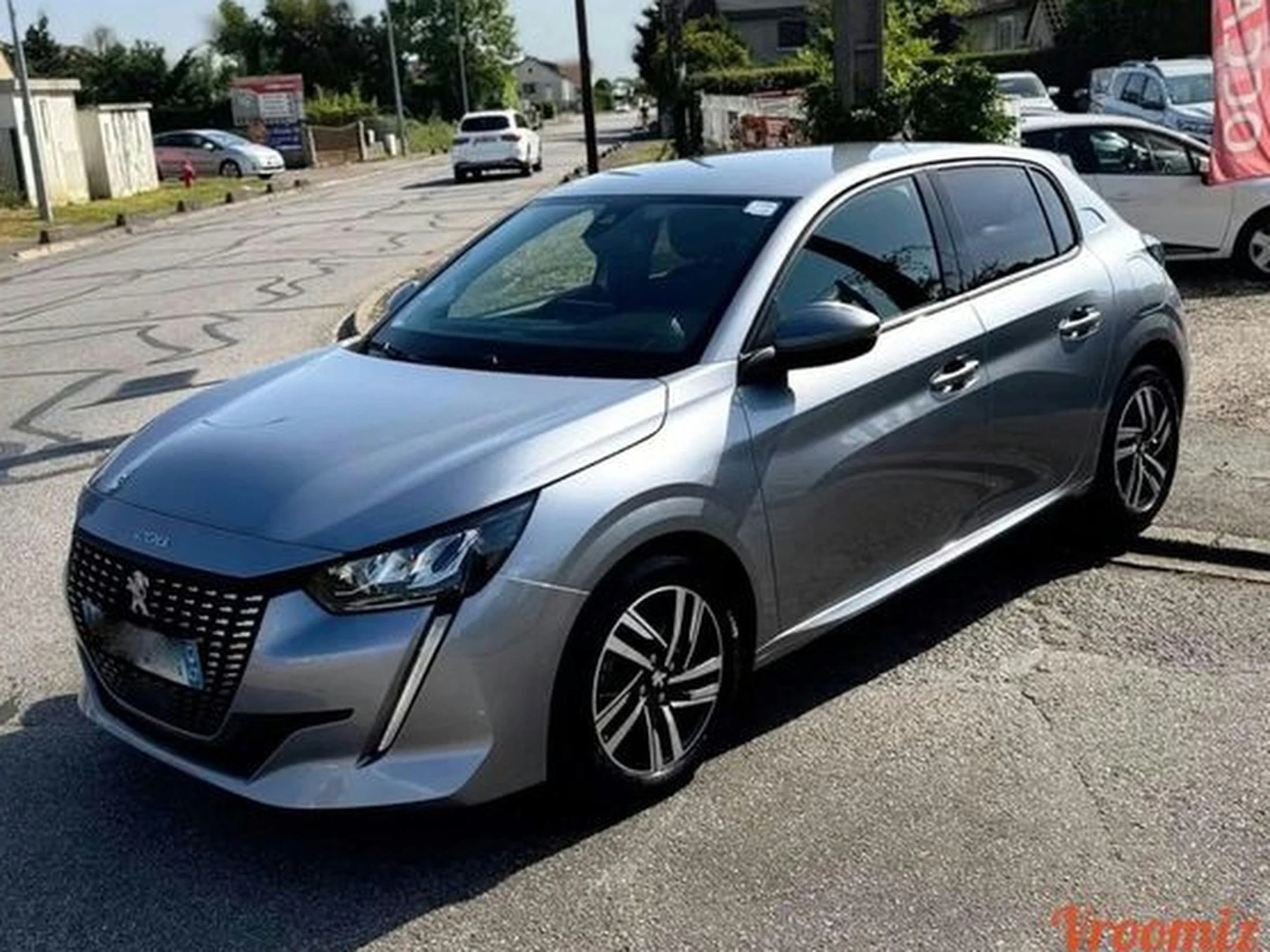 Peugeot 208 1.2 PT 100CV Allure Business 7492 HT ENTRETIEN A JOUR