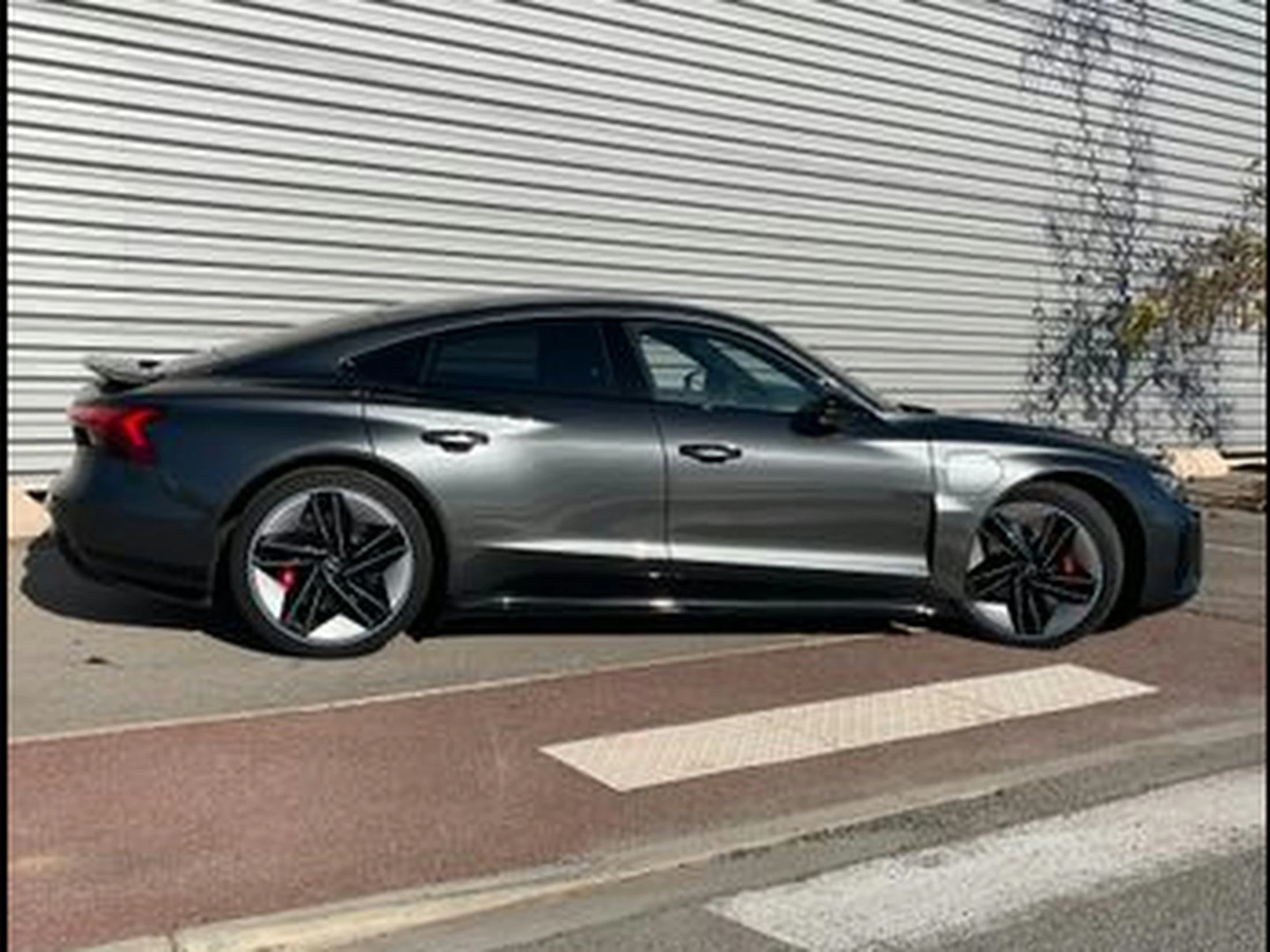 646 ch - La plus belle des GT roulantes - 2,50 uros pour 100 kms en énergie