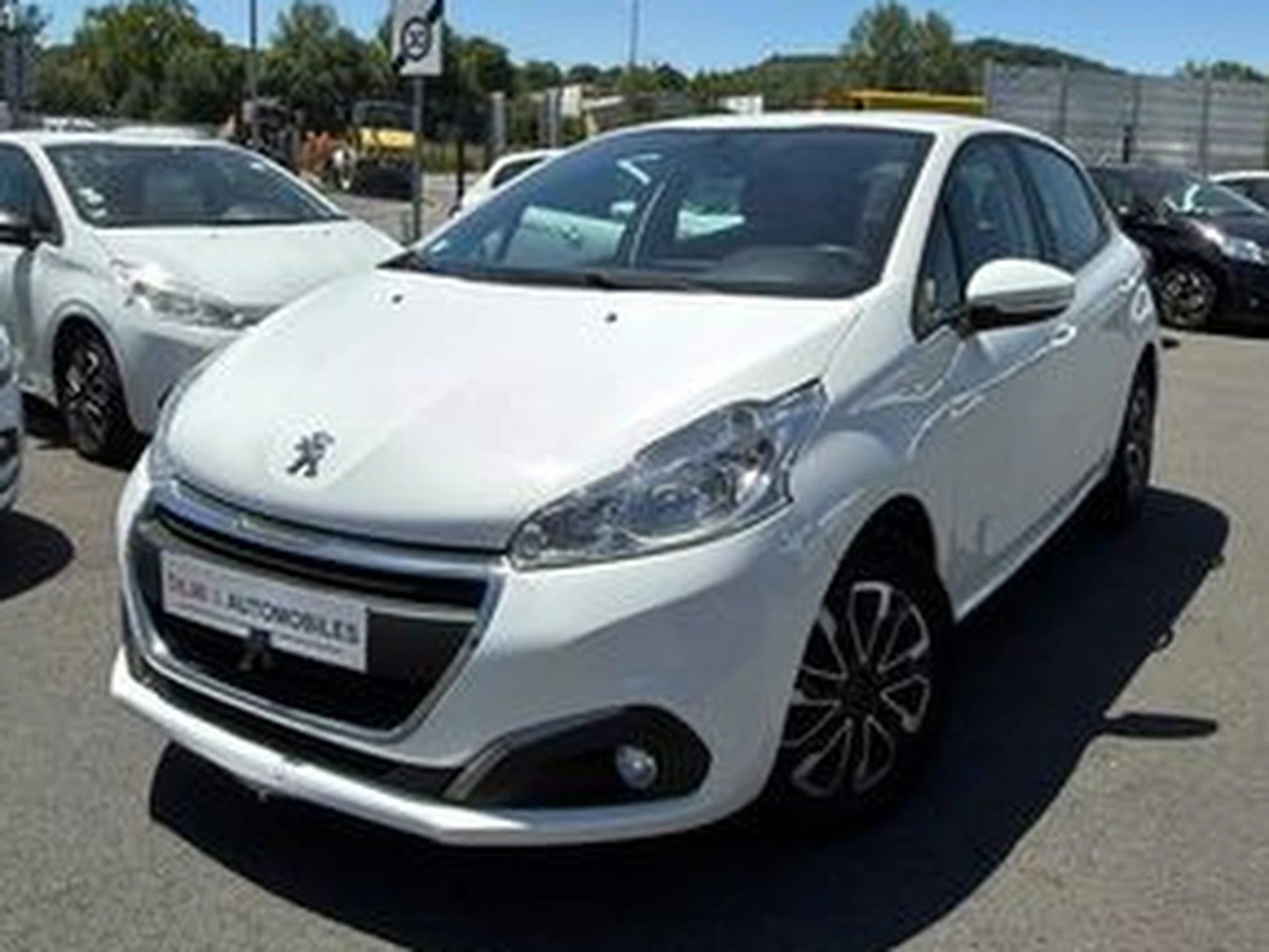 Peugeot 208 I 1.5 BLUEHDI 100 CH GPS LED CARPLAY