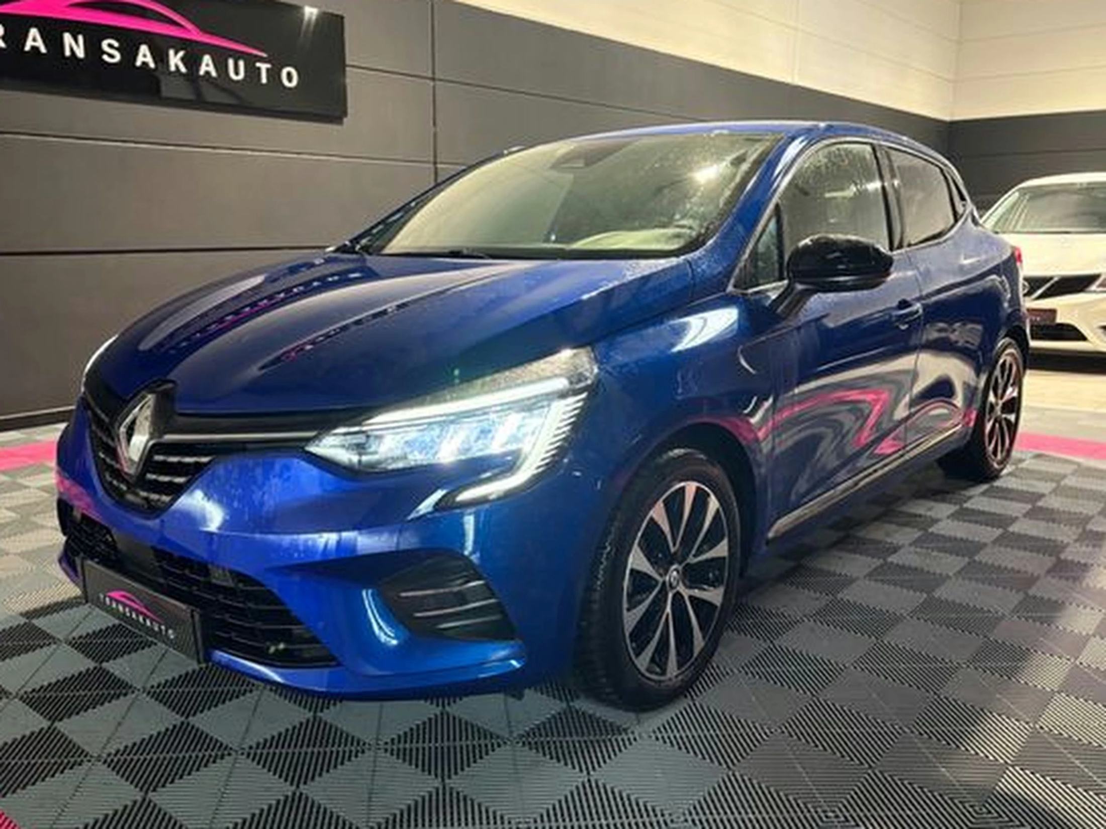 RENAULT CLIO V E-Tech full hybrid 145ch Techno / CARPLAY / ATTELAGE / CAMÉRA DE RECUL / RADAR AVAR