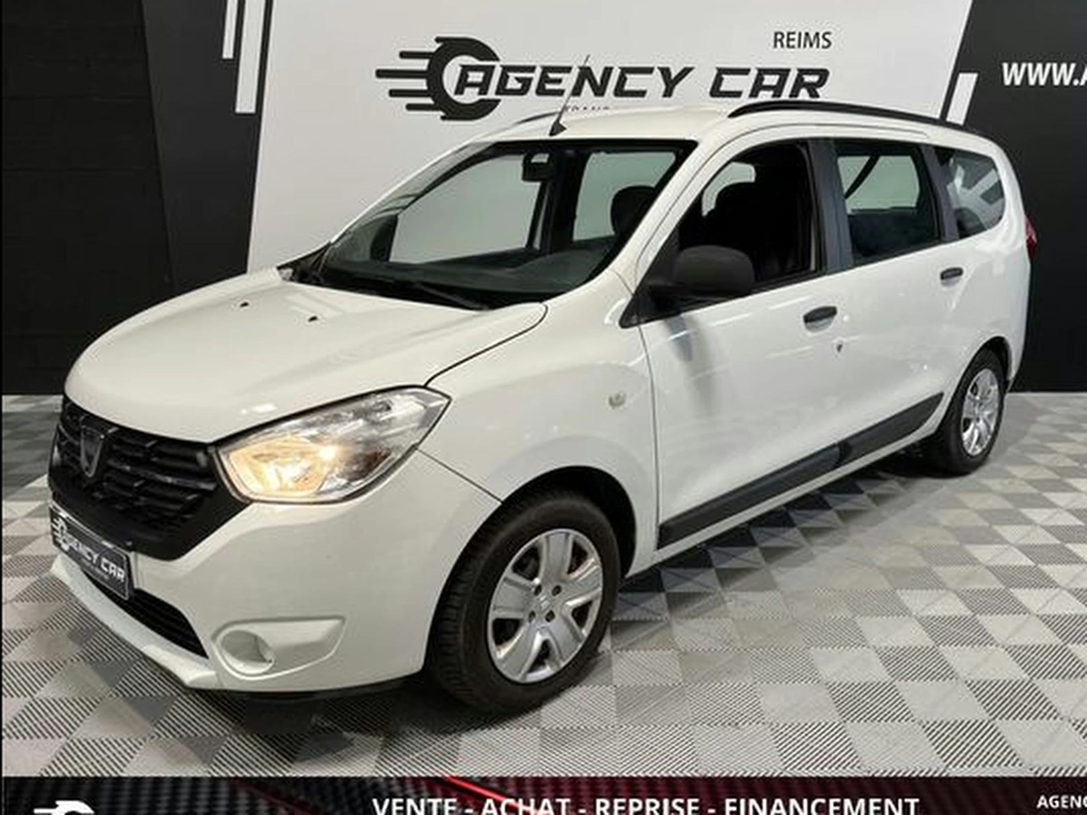 DACIA LODGY 1.3 TCe FAP - 100 - 5pl BREAK Essentiel CARPLAY