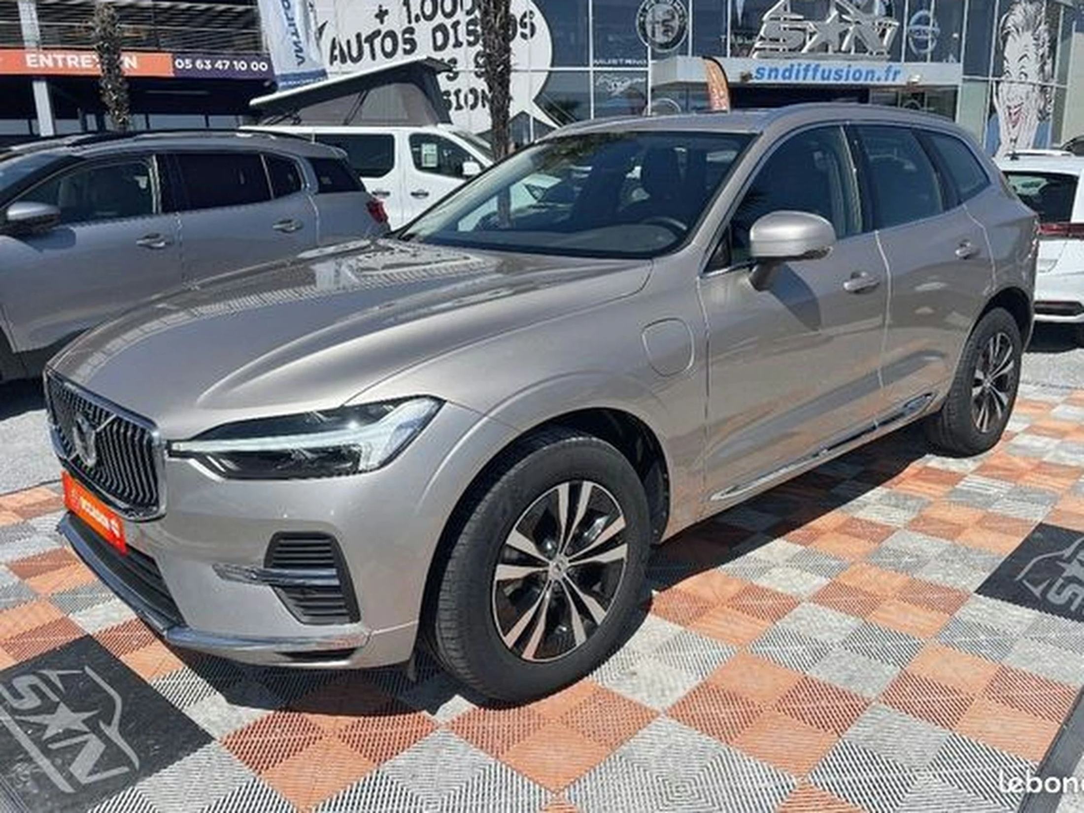 Volvo XC 60 T6 AWD PHEV 350 BVA8 CORE BRIGHT Toit Pano Caméra Hayon JA 18"