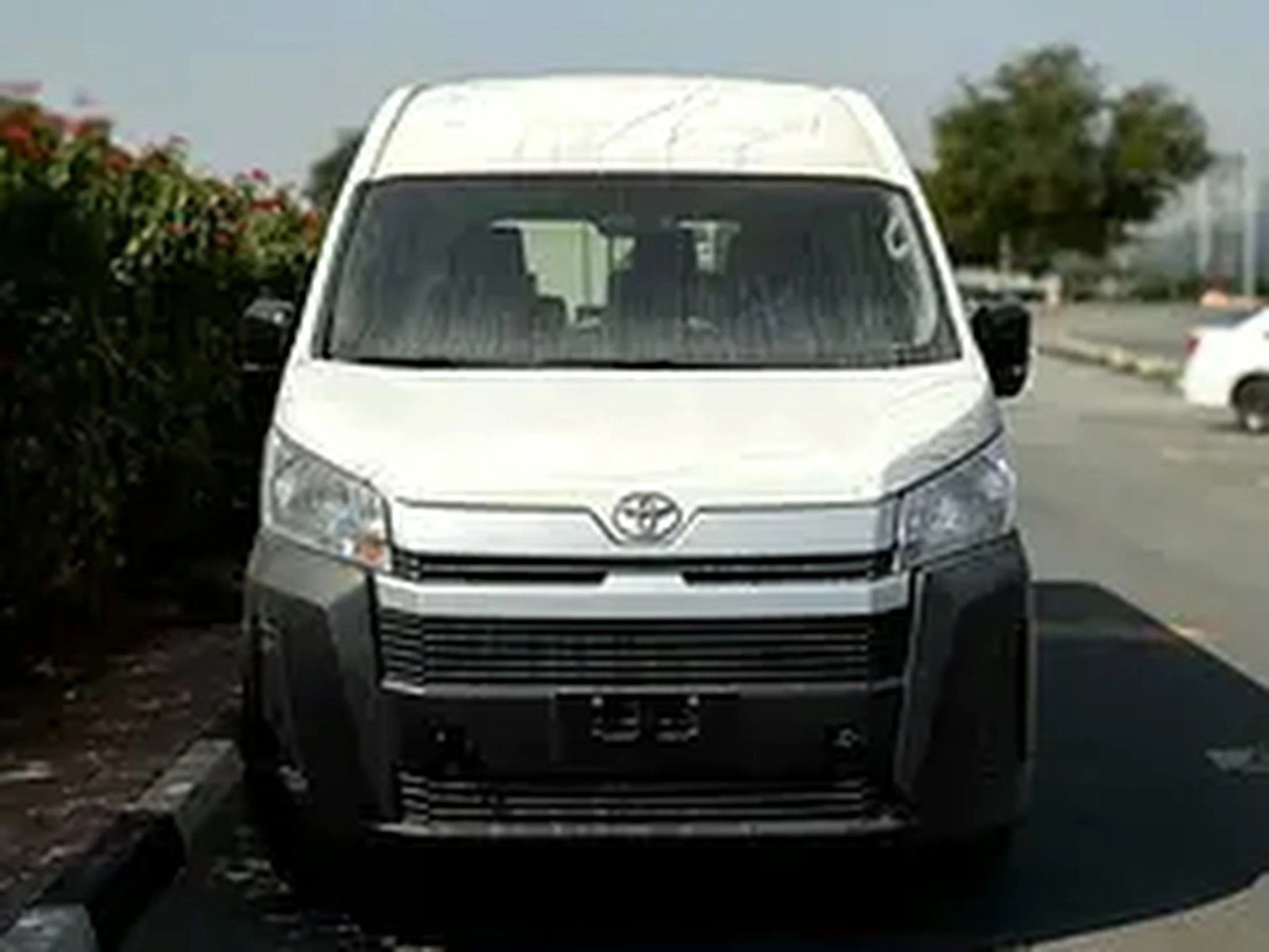 Toyota - Hiace - DLX
